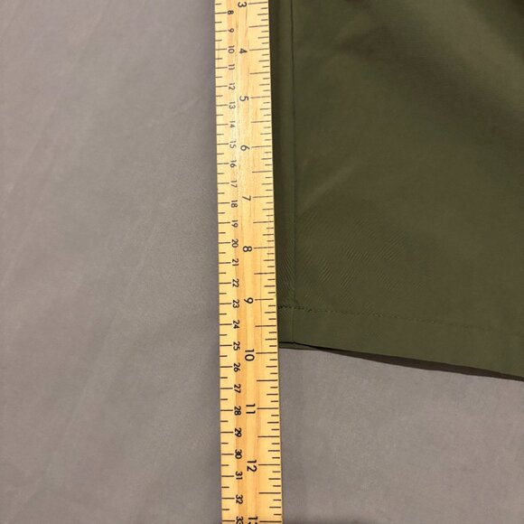 Oakley Shorts 33 33x10 Olive Green Flat Front Casual Lightweight Outdoor - Picture 6 of 7